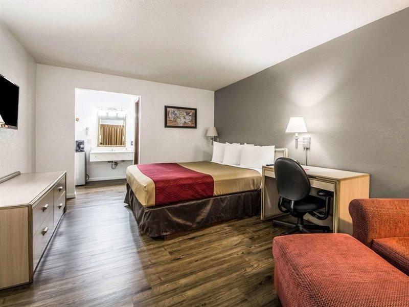 Econo Lodge Airport I-35 North Farmers Branch Dış mekan fotoğraf
