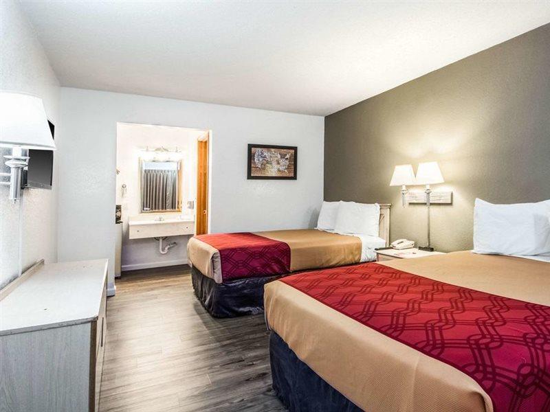 Econo Lodge Airport I-35 North Farmers Branch Dış mekan fotoğraf