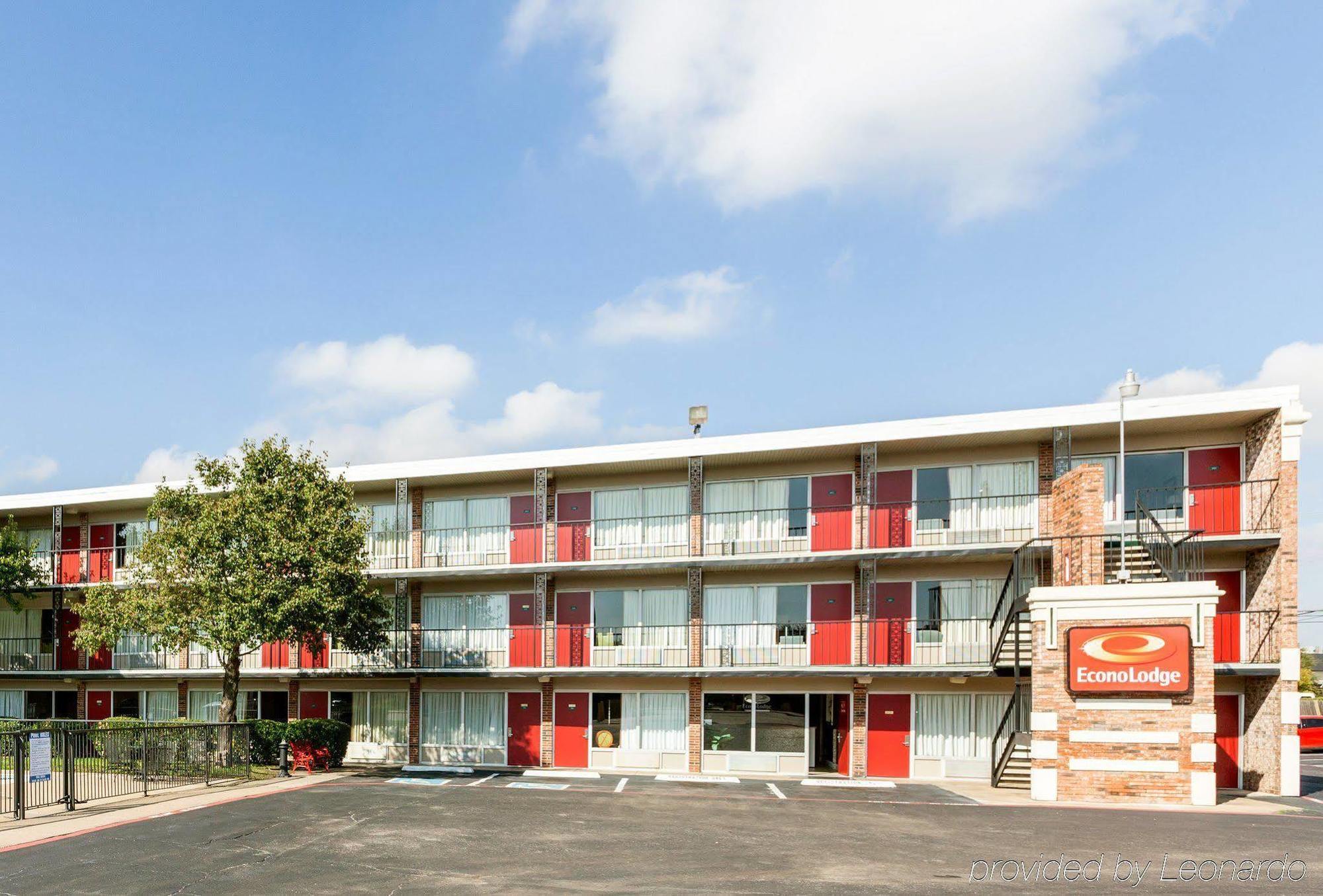 Econo Lodge Airport I-35 North Farmers Branch Dış mekan fotoğraf