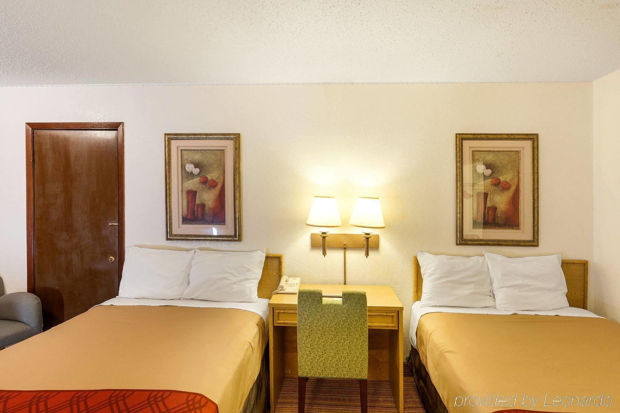 Econo Lodge Airport I-35 North Farmers Branch Dış mekan fotoğraf