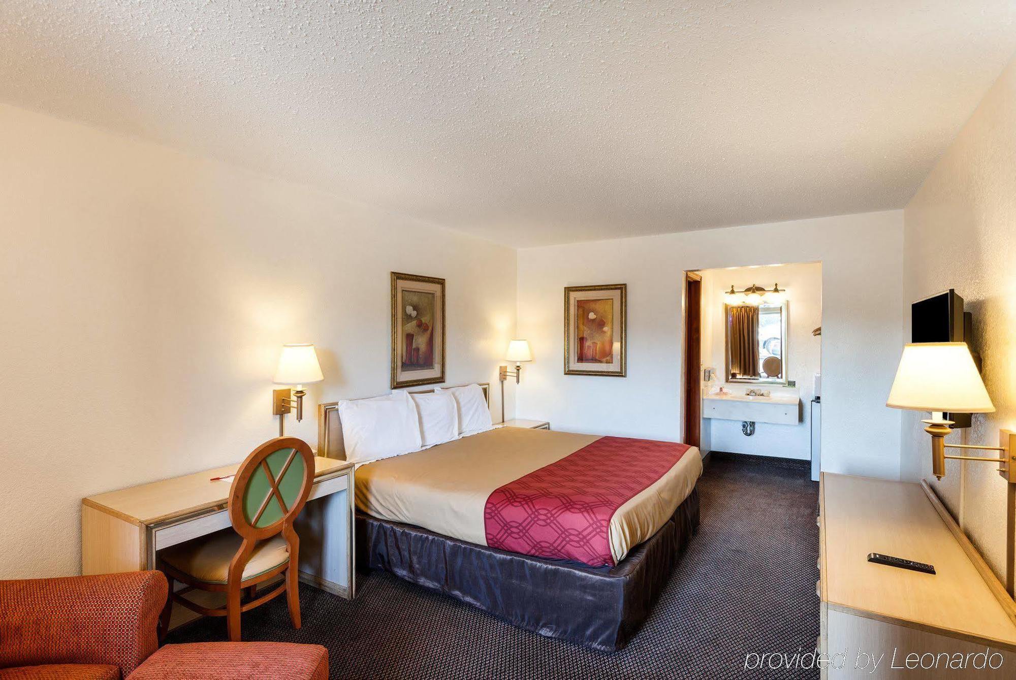 Econo Lodge Airport I-35 North Farmers Branch Dış mekan fotoğraf