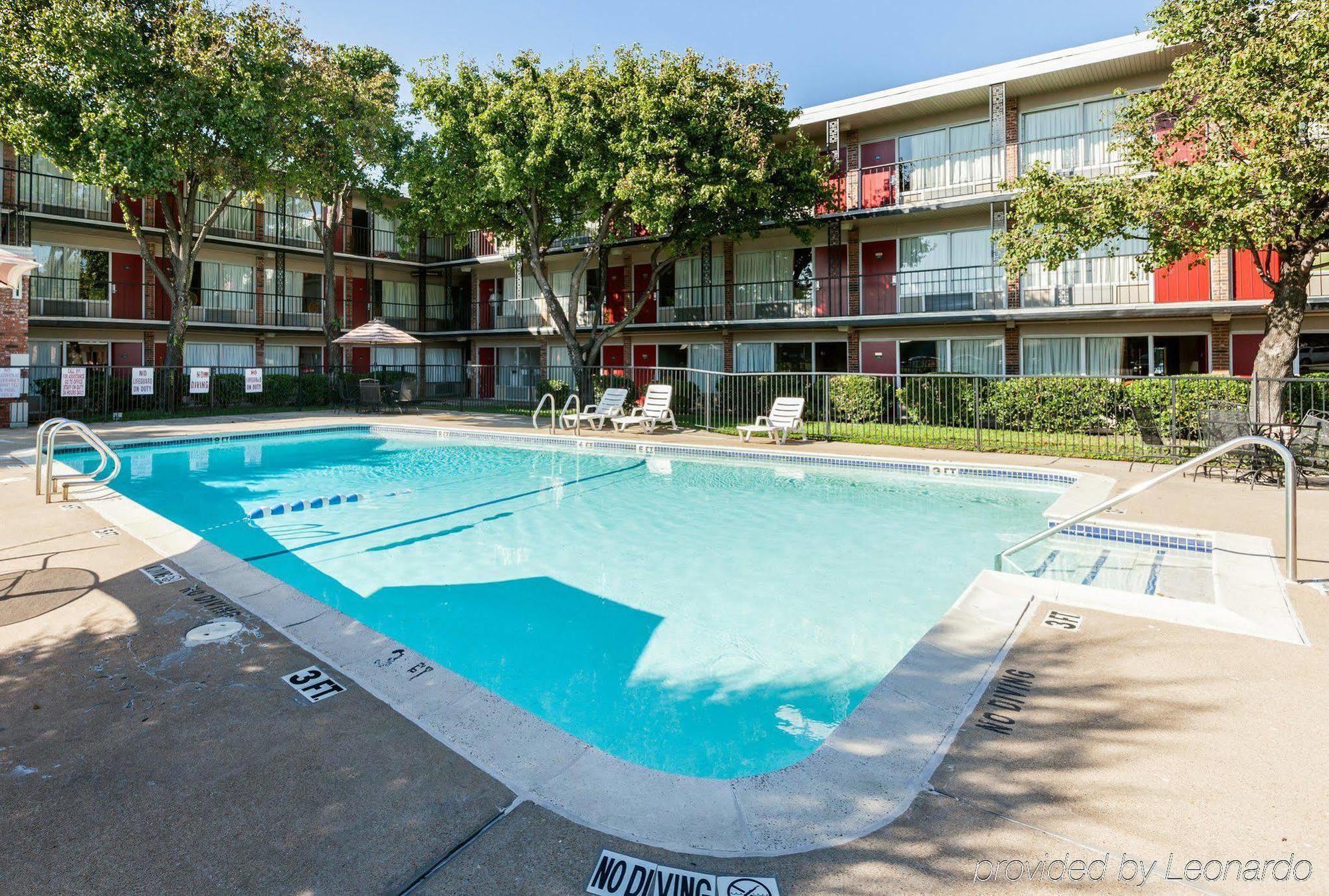 Econo Lodge Airport I-35 North Farmers Branch Dış mekan fotoğraf