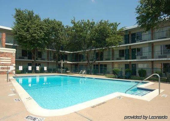 Econo Lodge Airport I-35 North Farmers Branch Dış mekan fotoğraf
